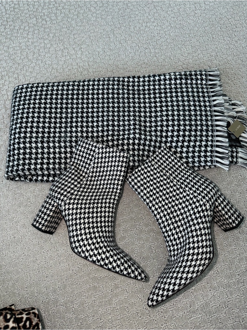 JCrew sz 8 Black & White Houndstooth Ankle Knife Boots matching scarf